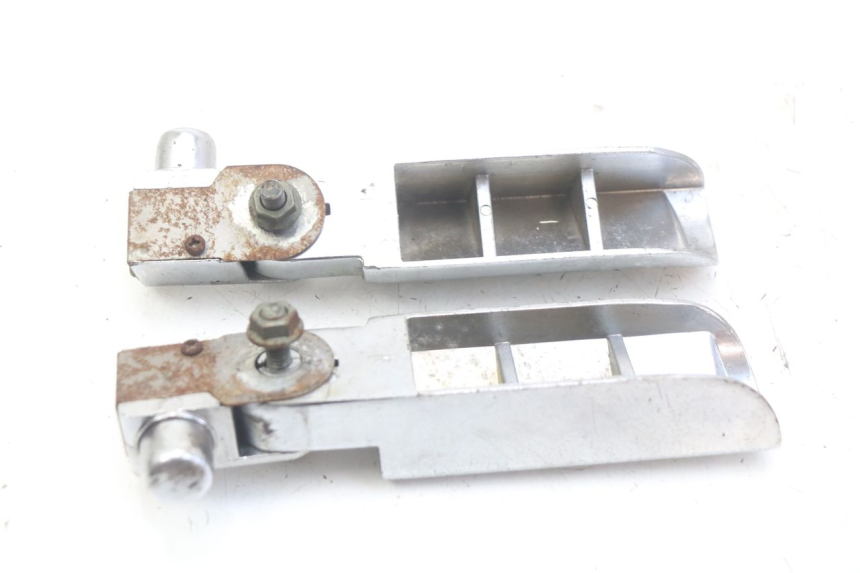 photo de PAIRE CALE PIED ARRIERE RAZZO STEED 125 (2012 - 2018) - Détail de la pièce