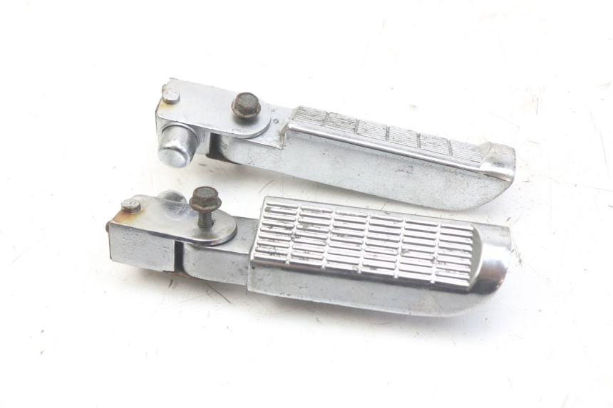 photo de PAIRE CALE PIED ARRIERE RAZZO STEED 125 (2012 - 2018) - Zoom état d’usage