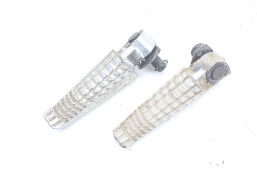 photo de PAIRE CALE PIED ARRIERE SUZUKI GSR 750 (2011 - 2017) - Vue principale