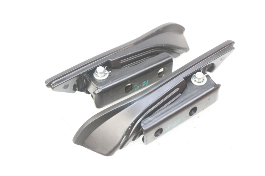 photo de PAIRE CALE PIED ARRIERE APRILIA SXR 50 (2021 - 2023) - Vue principale