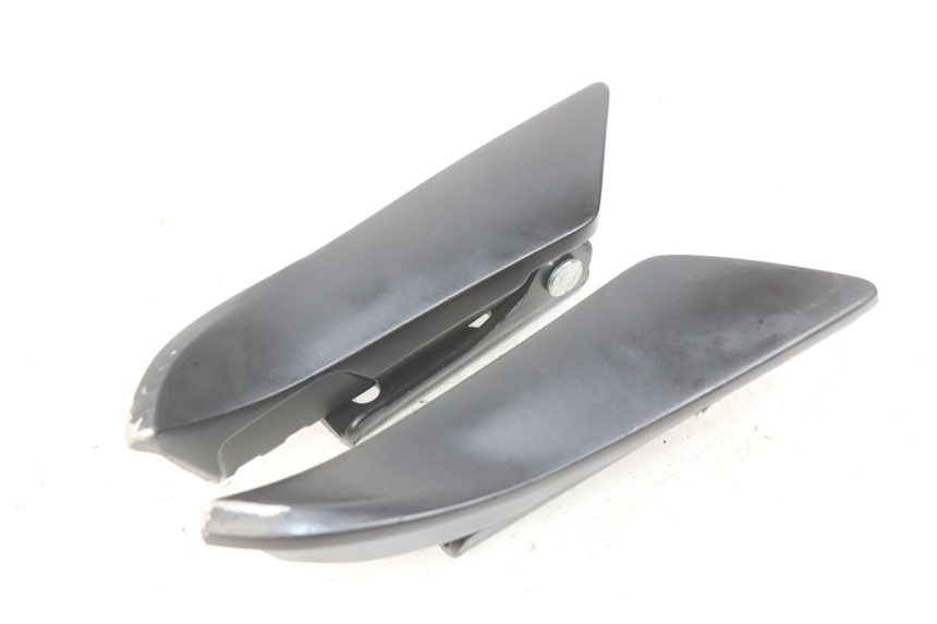 photo de PAIRE CALE PIED ARRIERE APRILIA SXR 50 (2021 - 2023) - Gros plan technique