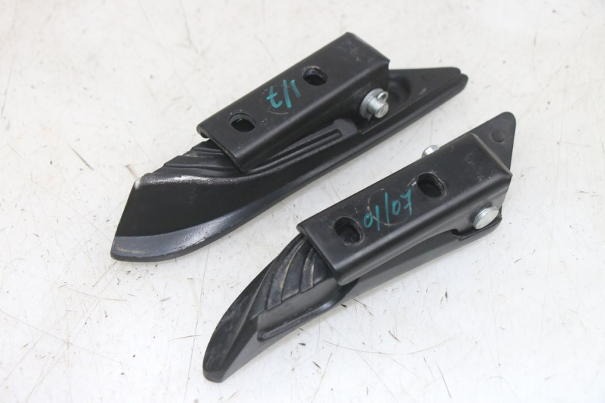 photo de PAIRE CALE PIED ARRIERE APRILIA SXR 50 (2021 - 2023) - Zoom état d’usage
