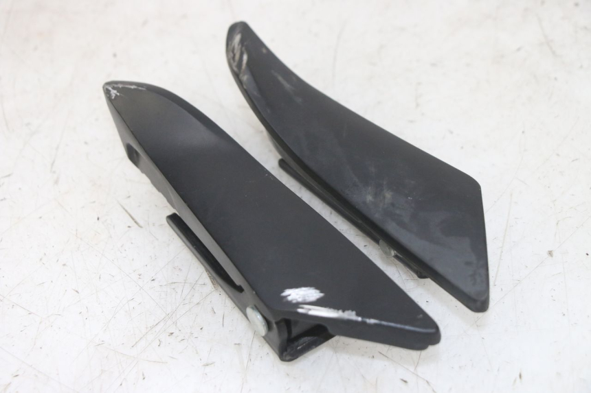 photo de PAIRE CALE PIED ARRIERE APRILIA SXR 50 (2021 - 2023) - Autre angle de vue