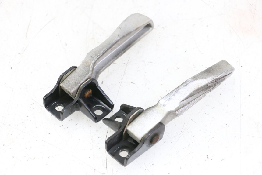 photo de PAIRE CALE PIED ARRIERE SYM FIDDLE 3 III 50 (2014 - 2020) - Pièce contrôlée