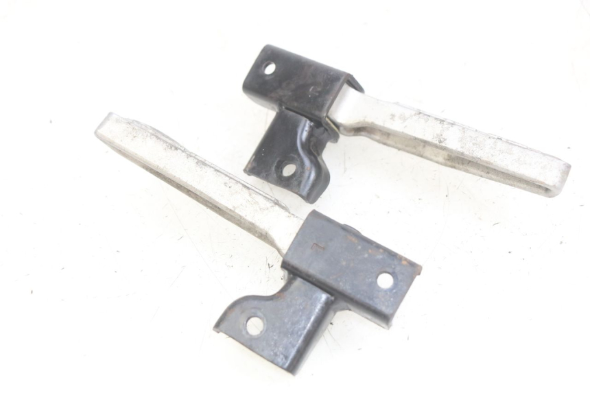 photo de PAIRE CALE PIED ARRIERE SYM SYMPHONY 125 (2009 - 2015) - Autre angle de vue