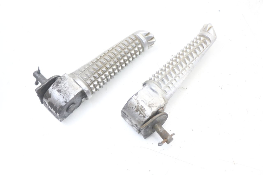 photo de PAIRE CALE PIED ARRIERE YAMAHA TDR DELTABOX 125 (1997 - 2003) - Zoom état d’usage