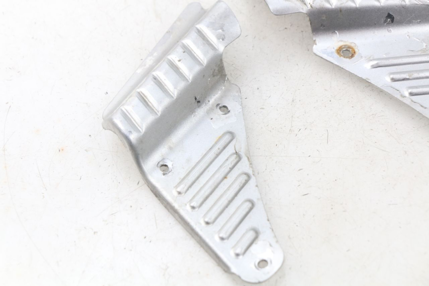 photo de PAIRE CALE PIED ARRIERE BAOTIAN TRAVEL SPIRIT 50 (2010 - 2012) - Autre angle de vue