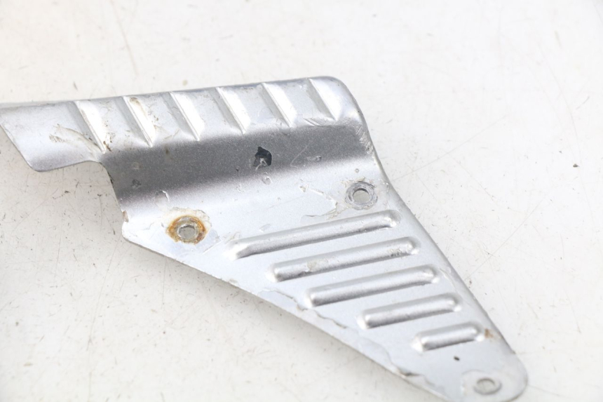 photo de PAIRE CALE PIED ARRIERE BAOTIAN TRAVEL SPIRIT 50 (2010 - 2012) - Gros plan technique