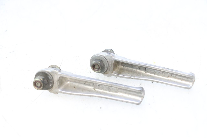 photo de PAIRE CALE PIED ARRIERE PEUGEOT TREKKER 50 (1995 - 2004) - Gros plan technique