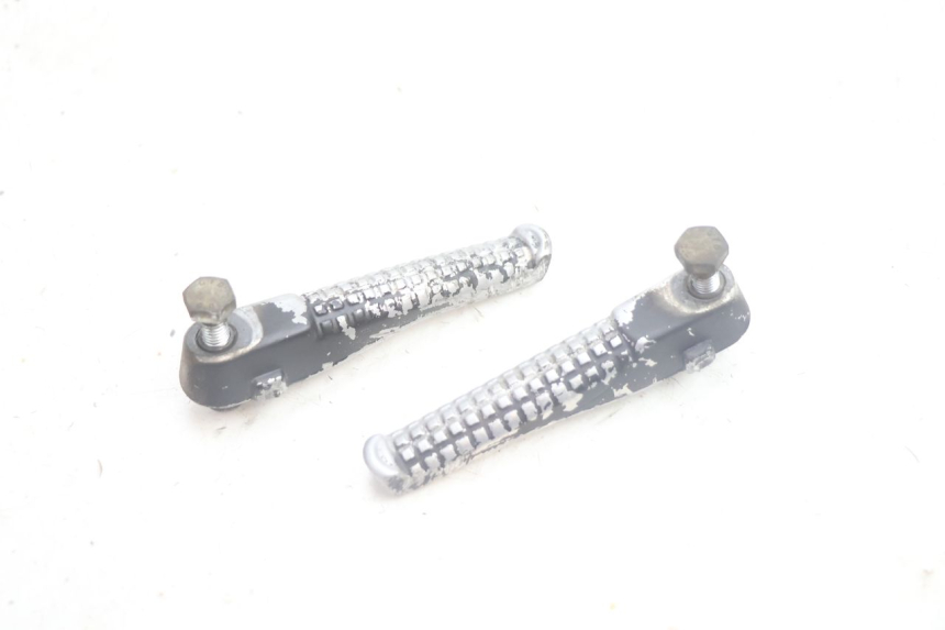 photo de PAIRE CALE PIED ARRIERE PEUGEOT TREKKER 50 (1995 - 2004) - Vue principale