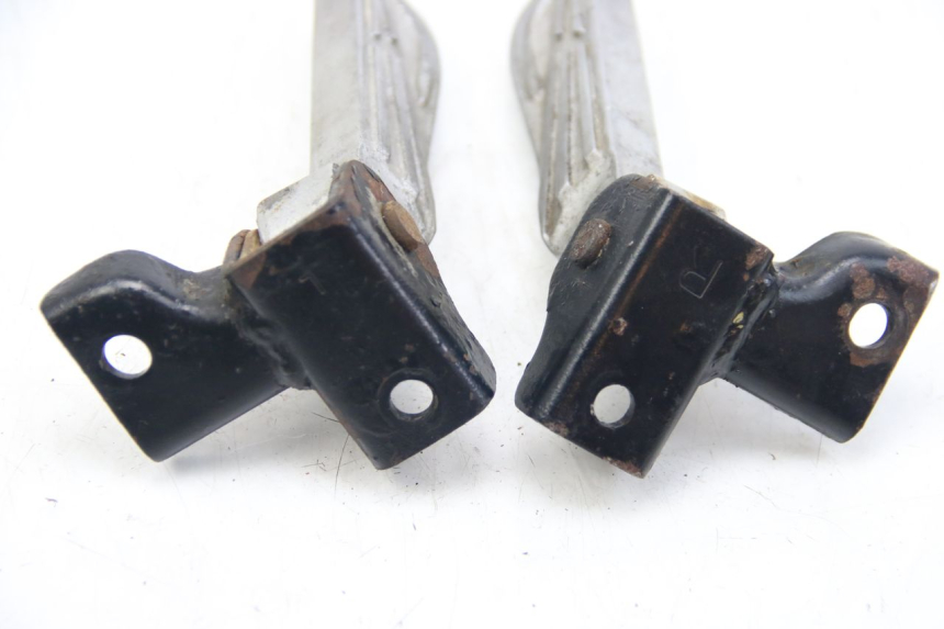 photo de PAIRE CALE PIED ARRIERE PEUGEOT TWEET 4T 50 (2010 - 2014) - Détail de la pièce