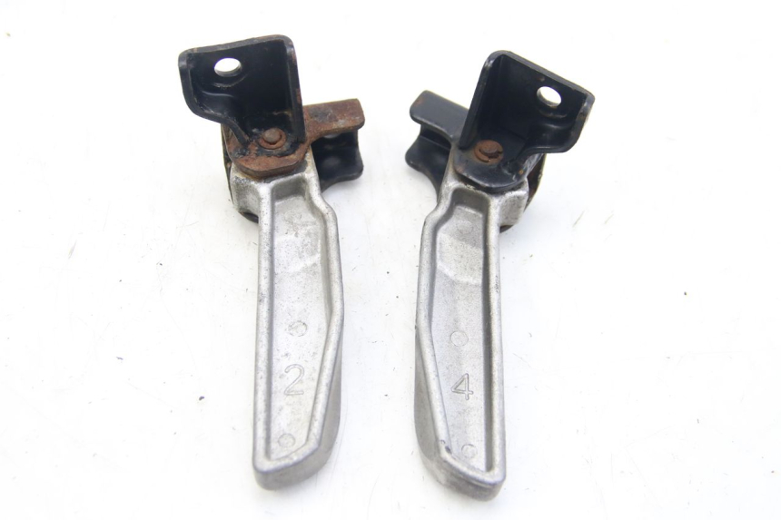 photo de PAIRE CALE PIED ARRIERE PEUGEOT TWEET 4T 50 (2010 - 2014) - Gros plan technique