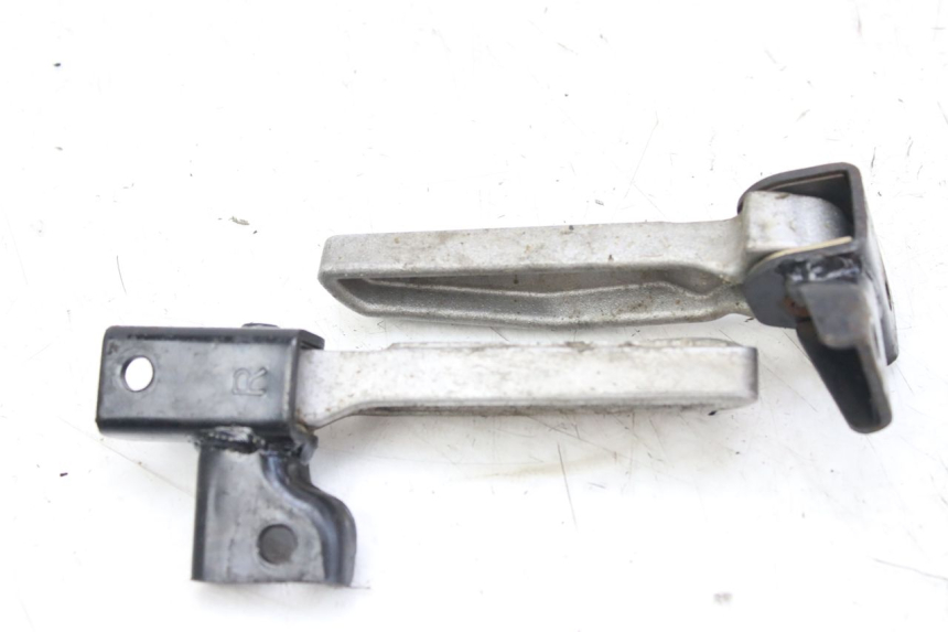 photo de PAIRE CALE PIED ARRIERE PEUGEOT TWEET 4T 50 (2010 - 2014) - Autre angle de vue