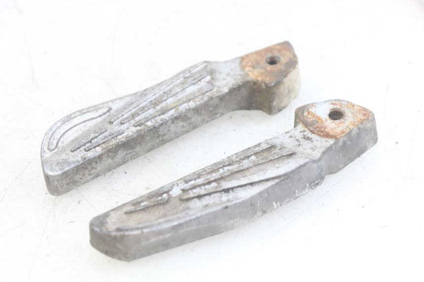 photo de PAIRE CALE PIED ARRIERE PEUGEOT TWEET 4T 50 (2010 - 2014) - Autre angle de vue