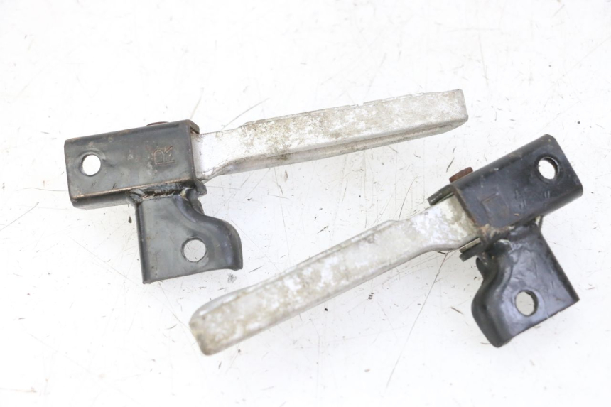 photo de PAIRE CALE PIED ARRIERE PEUGEOT TWEET 4T 50 (2014 - 2019) - Détail de la pièce