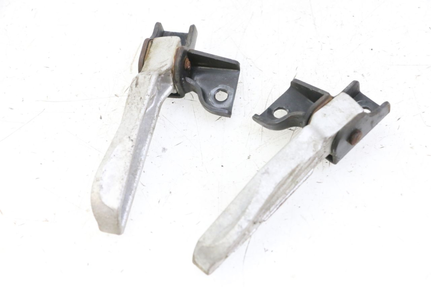 photo de PAIRE CALE PIED ARRIERE PEUGEOT TWEET 4T 50 (2014 - 2019) - Gros plan technique