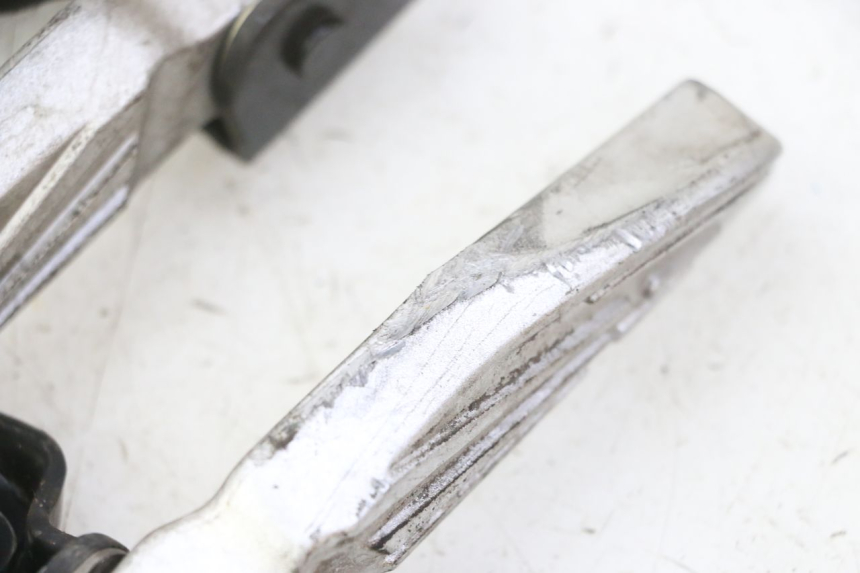 photo de PAIRE CALE PIED ARRIERE PEUGEOT TWEET 4T 50 (2018 - 2022) - Autre angle de vue