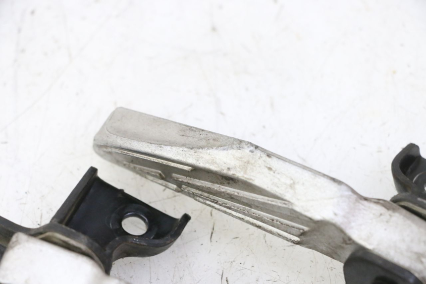 photo de PAIRE CALE PIED ARRIERE PEUGEOT TWEET 4T 50 (2018 - 2022) - Gros plan technique