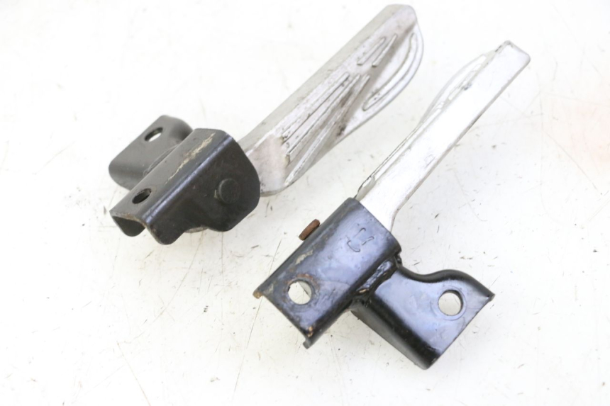 photo de PAIRE CALE PIED ARRIERE PEUGEOT TWEET 4T 50 (2018 - 2022) - État de surface