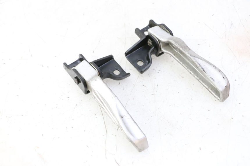 photo de PAIRE CALE PIED ARRIERE PEUGEOT TWEET PRO CARGO 50 (2018 - 2022) - Gros plan technique