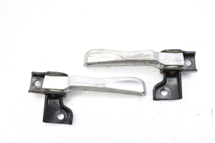 photo de PAIRE CALE PIED ARRIERE PEUGEOT TWEET 125 (2010 - 2017) - Détail de la pièce