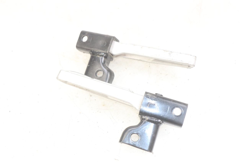 photo de PAIRE CALE PIED ARRIERE PEUGEOT TWEET 125 (2018 - 2021) - Zoom état d’usage