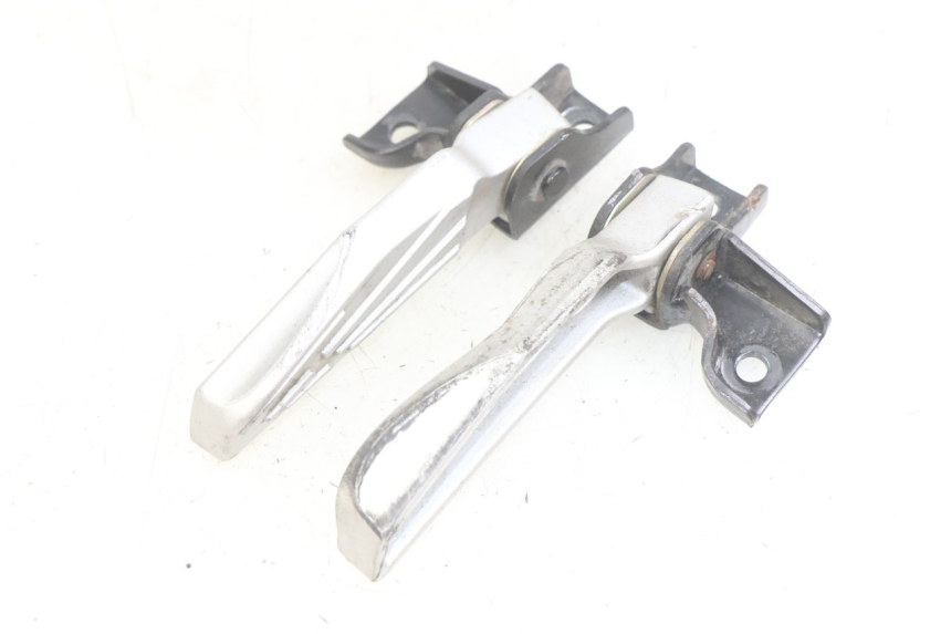 photo de PAIRE CALE PIED ARRIERE PEUGEOT TWEET 125 (2018 - 2021) - Vue d’ensemble