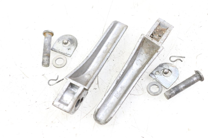 photo de PAIRE CALE PIED ARRIERE PIAGGIO TYPHOON 50 (2000 - 2009) - Détail de la pièce