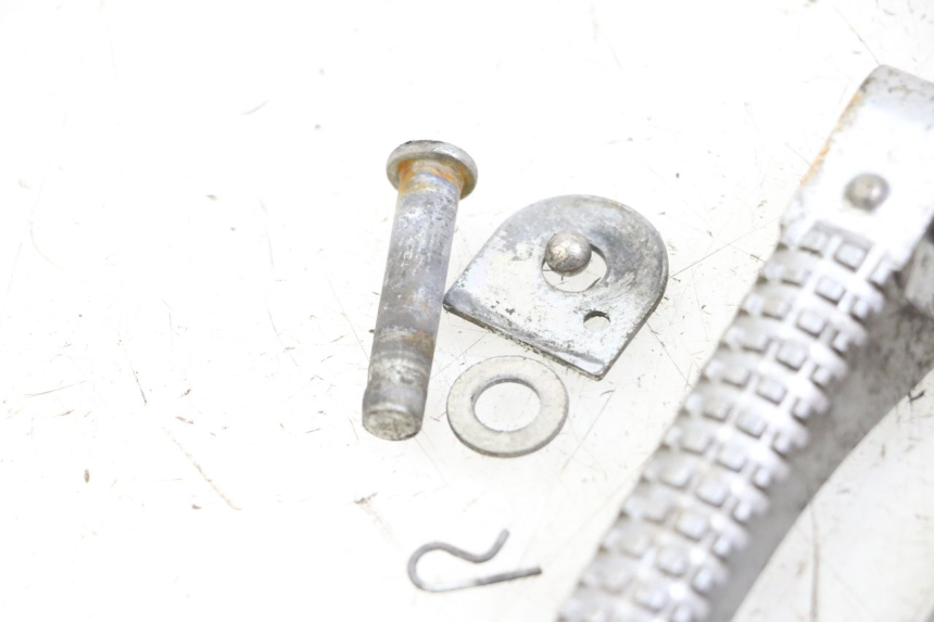 photo de PAIRE CALE PIED ARRIERE PIAGGIO TYPHOON 50 (2000 - 2009) - Autre angle de vue