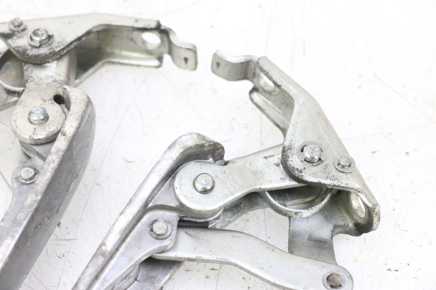 photo de PAIRE CALE PIED ARRIERE PIAGGIO VESPA GTS SUPER IE 125 (2009 - 2016) - Vue produit