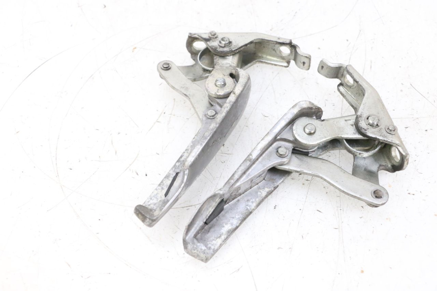 photo de PAIRE CALE PIED ARRIERE PIAGGIO VESPA GTS SUPER IE 125 (2009 - 2016) - Zoom composants