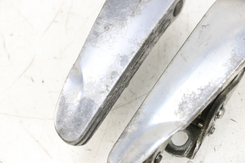 photo de PAIRE CALE PIED ARRIERE PIAGGIO VESPA GTS SUPER IE 125 (2009 - 2016) - État de surface