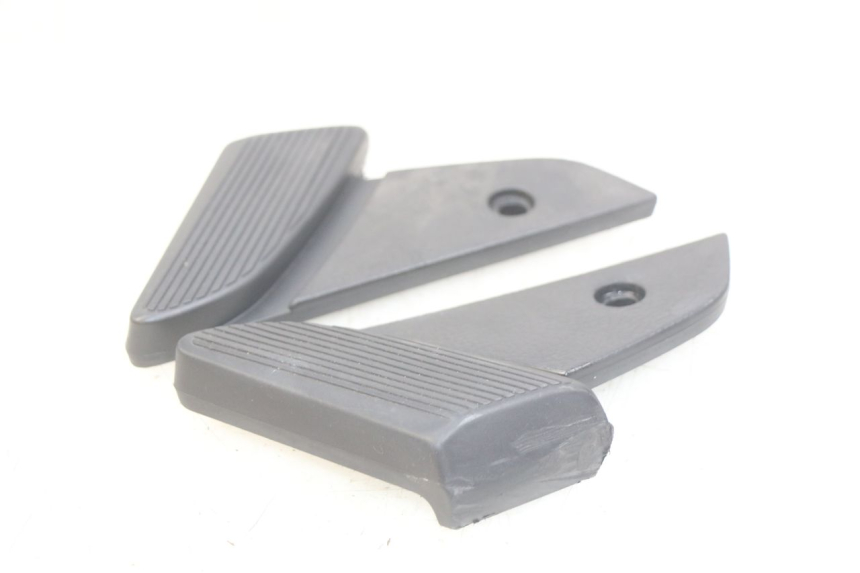 photo de PAIRE CALE PIED ARRIERE PIAGGIO VESPA S 2T 50 (2007 - 2014) - Vue principale