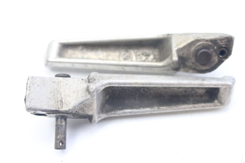 photo de PAIRE CALE PIED ARRIERE HONDA VFR FI RC46 800 (1998 - 2001) - Gros plan technique