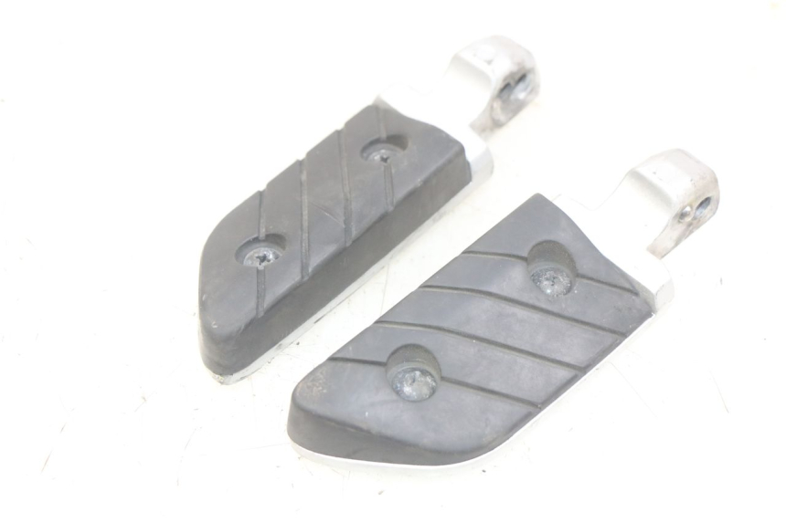 photo de PAIRE CALE PIED ARRIERE YAMAHA X-CITY XCITY 125 (2007 - 2013) - Vue principale