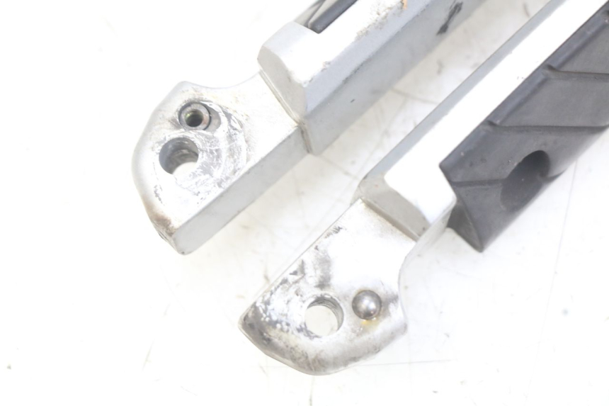 photo de PAIRE CALE PIED ARRIERE YAMAHA X-CITY XCITY 125 (2007 - 2013) - Zoom état d’usage