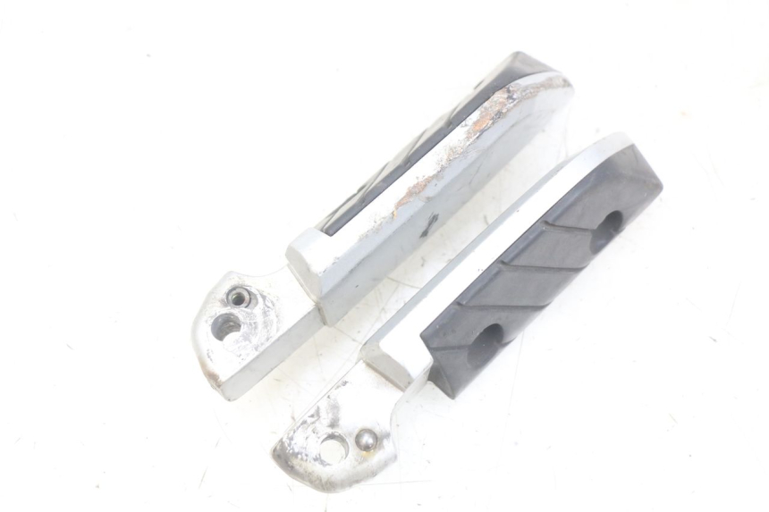 photo de PAIRE CALE PIED ARRIERE YAMAHA X-CITY XCITY 125 (2007 - 2013) - Autre angle de vue