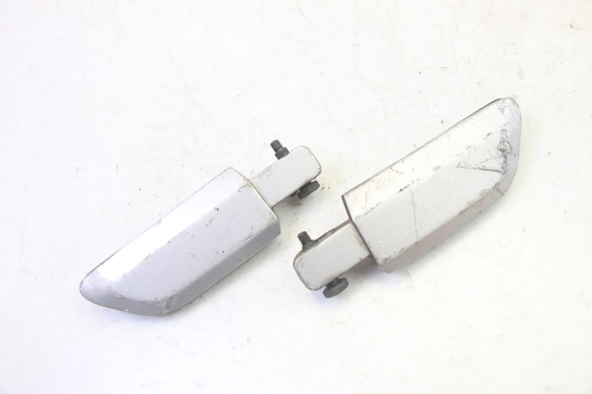 photo de PAIRE CALE PIED ARRIERE YAMAHA X-CITY XCITY 125 (2007 - 2013) - Gros plan technique