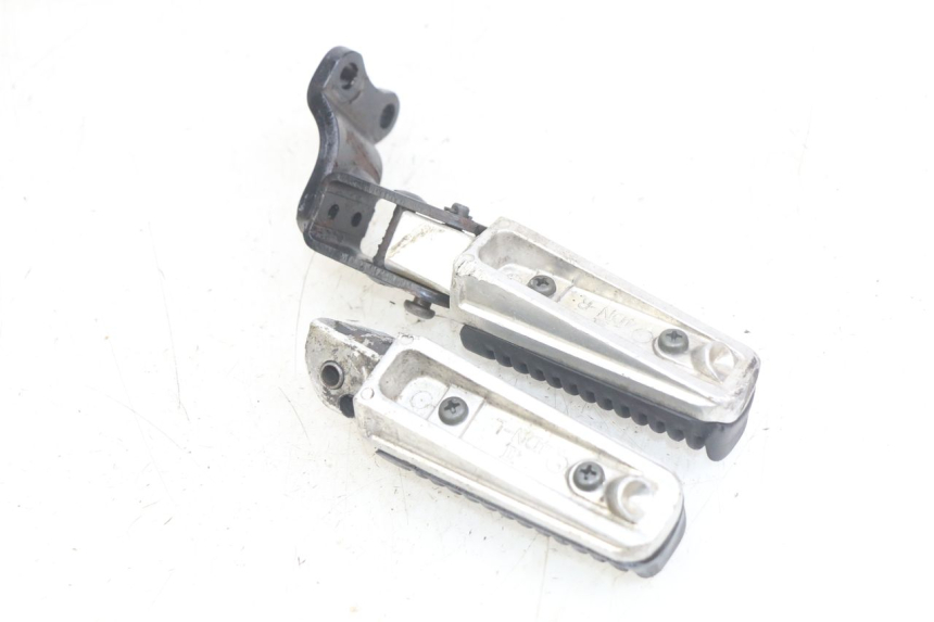 photo de PAIRE CALE PIED ARRIERE YAMAHA X-MAX XMAX 250 (2006 - 2009) - Zoom état d’usage