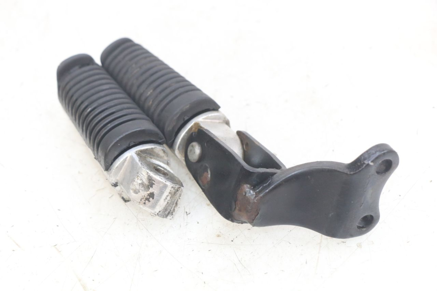 photo de PAIRE CALE PIED ARRIERE YAMAHA X-MAX XMAX 250 (2006 - 2009) - Autre angle de vue