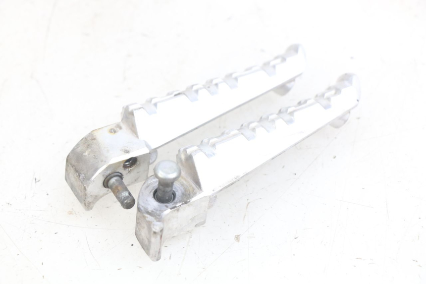 photo de PAIRE CALE PIED ARRIERE YAMAHA X-MAX XMAX 125 (2010 - 2013) - Détail de la pièce