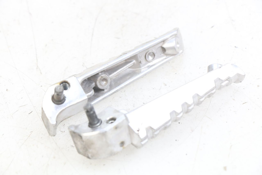 photo de PAIRE CALE PIED ARRIERE YAMAHA X-MAX XMAX 125 (2010 - 2013) - Zoom état d’usage