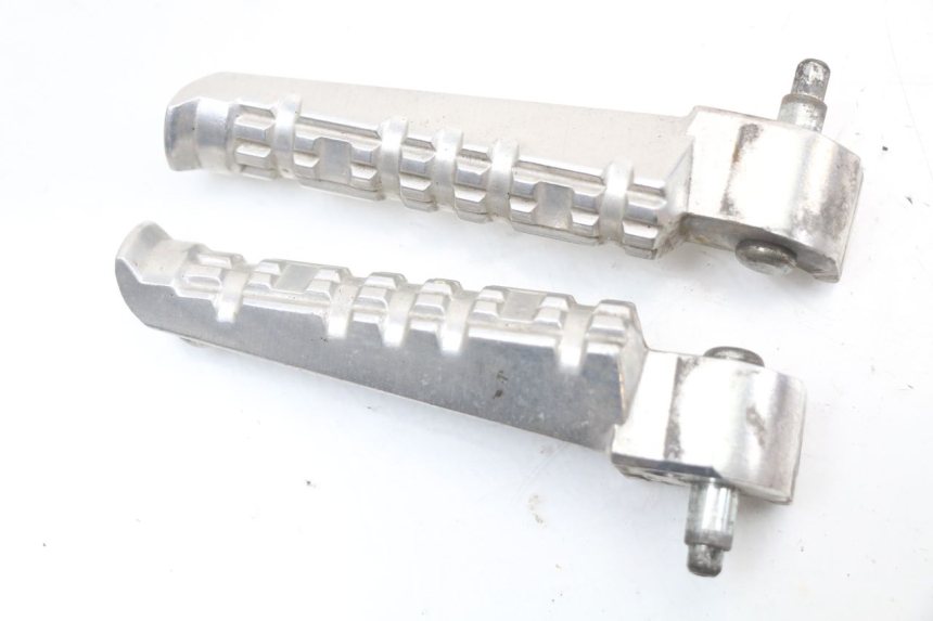 photo de PAIRE CALE PIED ARRIERE YAMAHA X-MAX XMAX 125 (2010 - 2013) - Zoom état d’usage