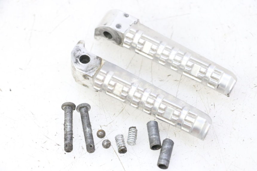 photo de PAIRE CALE PIED ARRIERE YAMAHA X-MAX XMAX 125 (2010 - 2013) - Vue principale