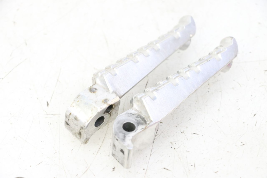 photo de PAIRE CALE PIED ARRIERE YAMAHA X-MAX XMAX 125 (2010 - 2013) - Zoom état d’usage