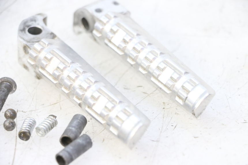 photo de PAIRE CALE PIED ARRIERE YAMAHA X-MAX XMAX 125 (2010 - 2013) - Vue d’ensemble