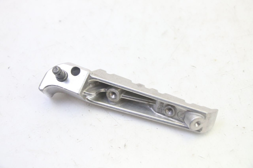 photo de PAIRE CALE PIED ARRIERE YAMAHA X-MAX XMAX 125 (2010 - 2013) - Autre angle de vue