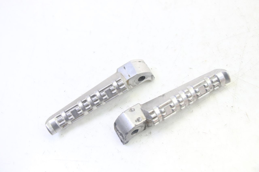 photo de PAIRE CALE PIED ARRIERE YAMAHA X-MAX XMAX 125 (2010 - 2013) - Vue principale