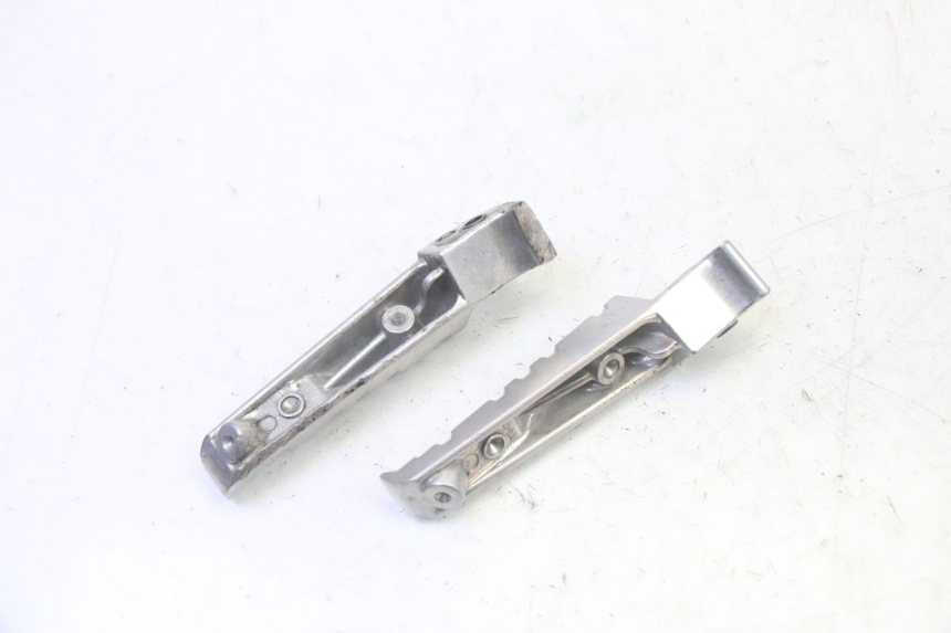 photo de PAIRE CALE PIED ARRIERE YAMAHA X-MAX XMAX 125 (2010 - 2013) - Autre angle de vue