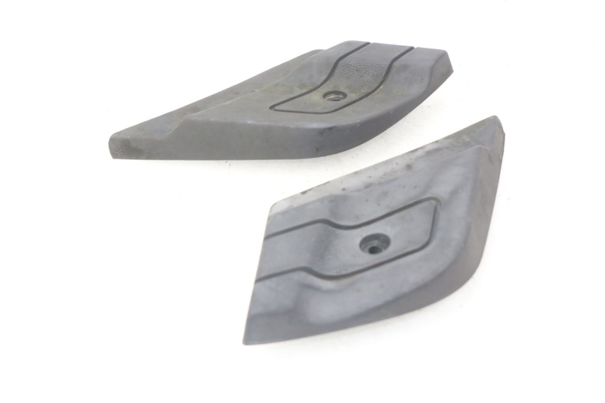 photo de PAIRE CALE PIED ARRIERE PIAGGIO X9 EVOLUTION 125 (2003 - 2007) - Zoom état d’usage